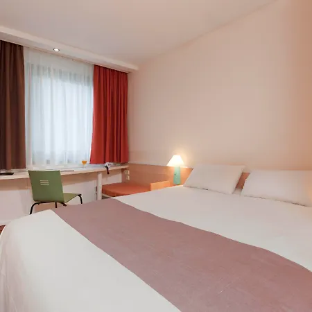 Ibis Hotel 2*
