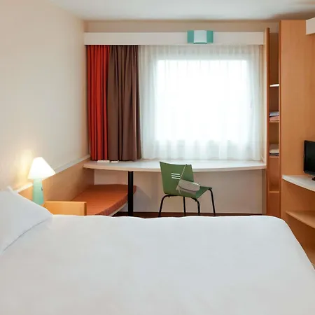 Ibis Hotel 2*