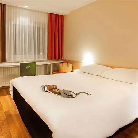Ibis Hotel 2*